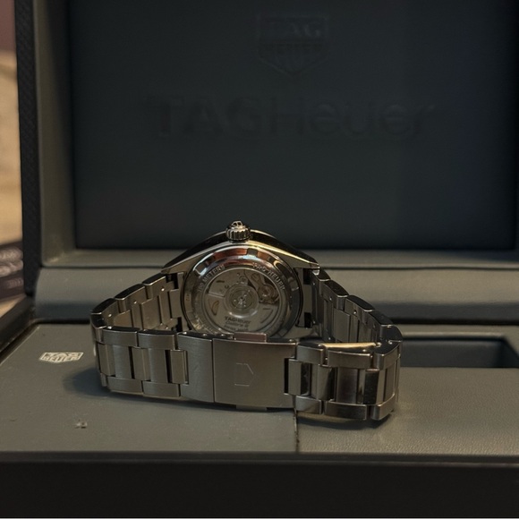 Tag Heuer Carrera Date main image 4
